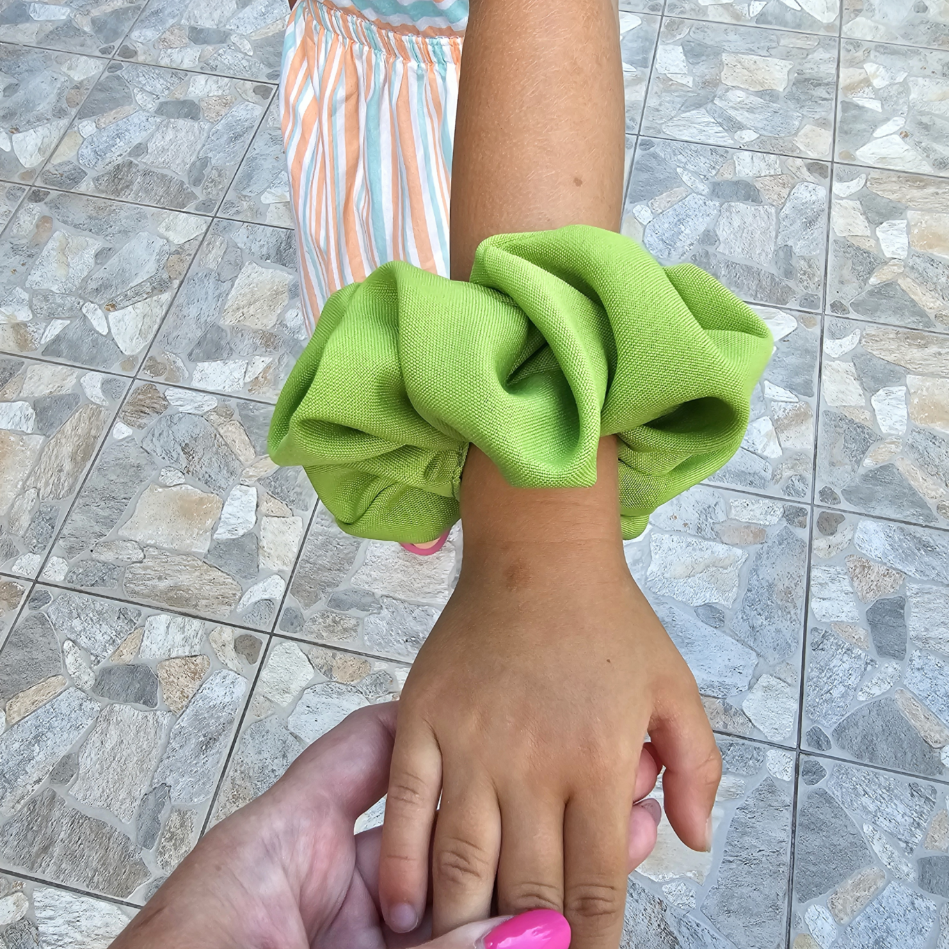 Scrunchie gumička do vlasů SENYRA zelená2
